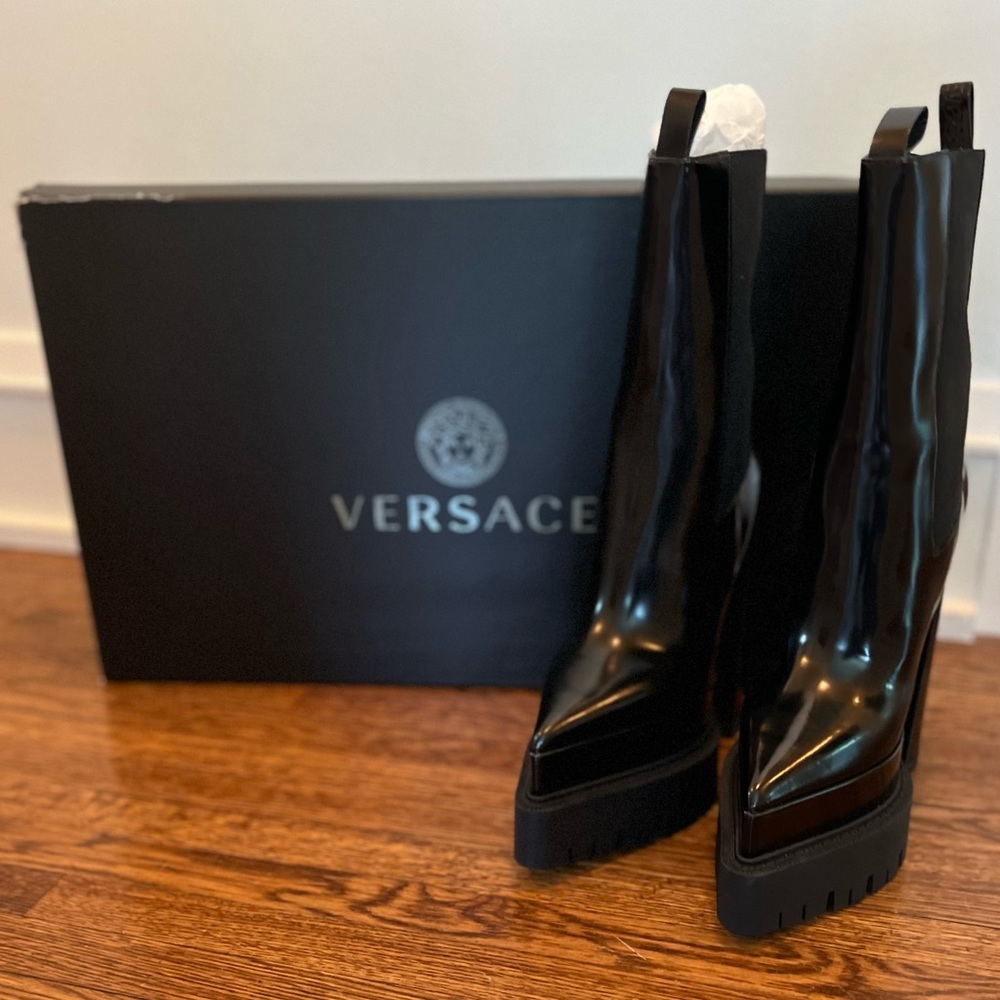 VERSACE Black calfskin Aevitas Boots, new and unworn